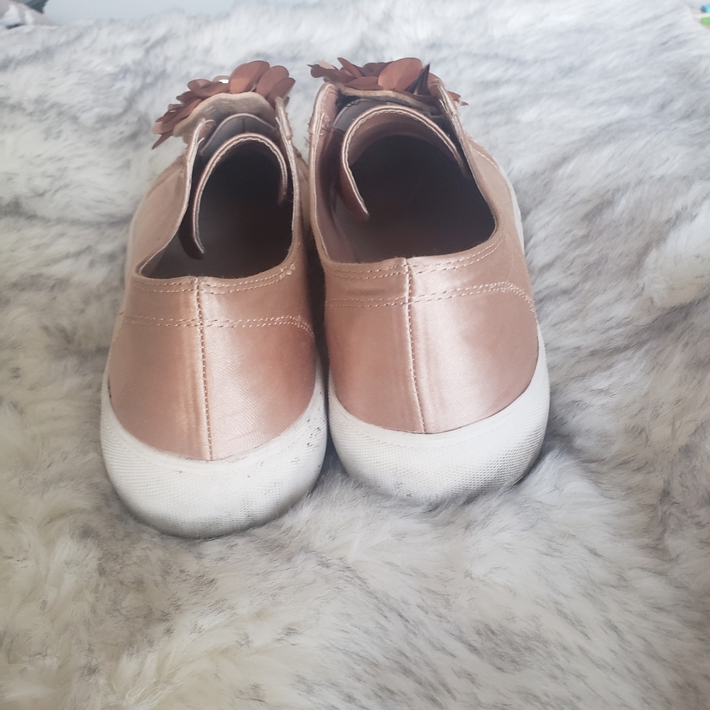 Call it Spring sneakers - Picture 2 of 5